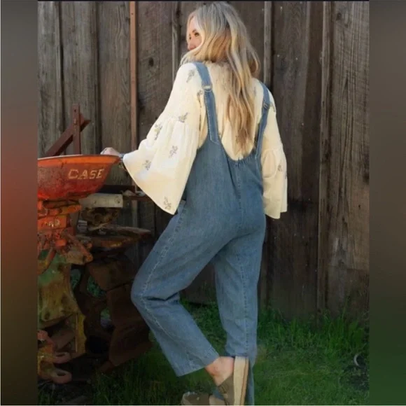 Three Bird Nest 👖 City Sunrise
Denim overalls - Picture 2 of 3